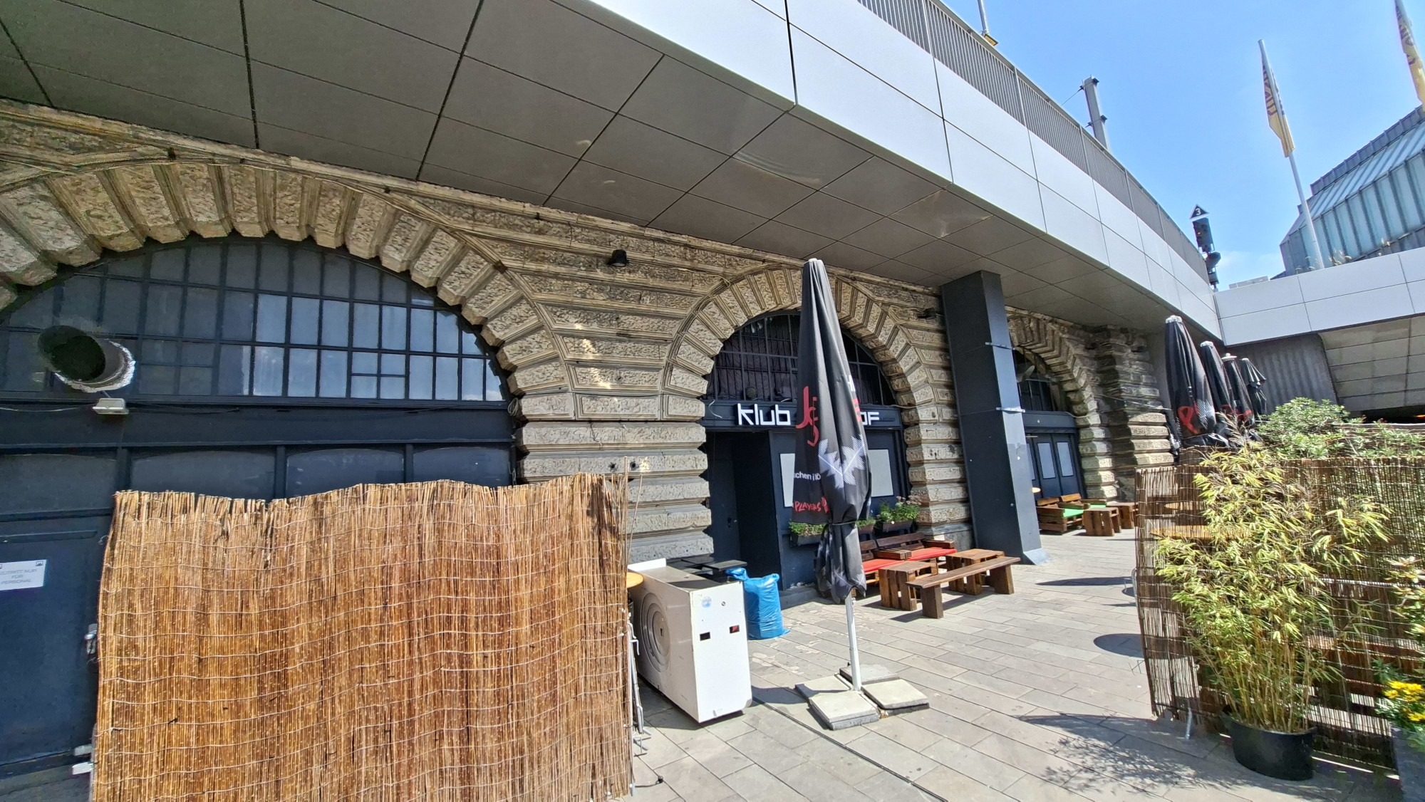 Klub Domhof Köln mit Blick auf den Dom